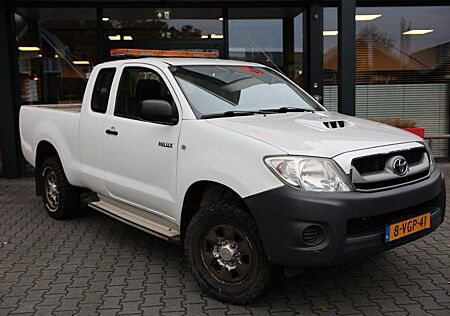 Toyota Hilux 2.5 D-4D X-TRA CAB VX 4WD VAN