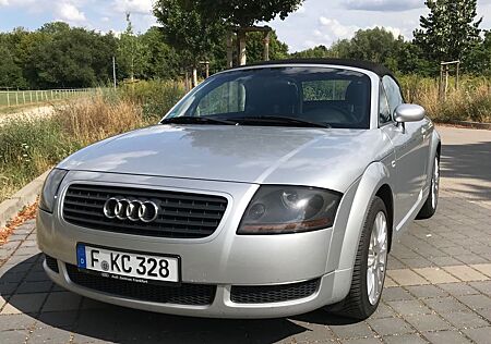 Audi TT im Originalzustand erhalten. Oldtimer.