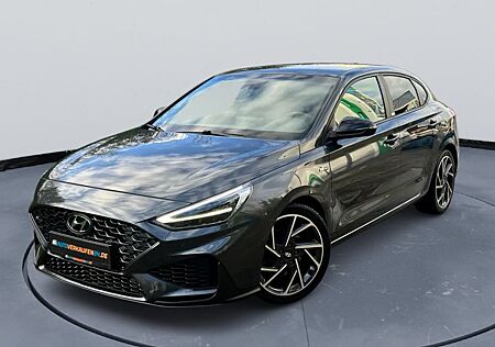 Hyundai i30 gebraucht kaufen Hyundai i30 Fastback N Line 1.5 T-GDI DCT CARPL. KAM LED