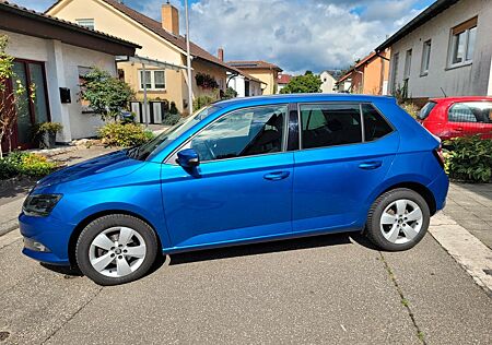 Skoda Fabia 1.2l TSI Style in Racing Blue Top Zustand!