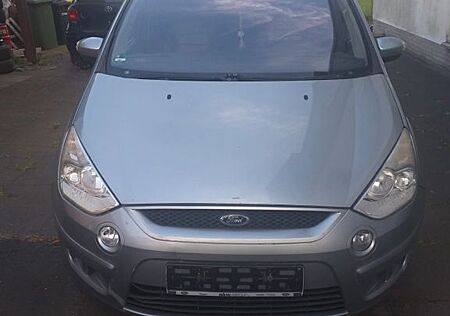 Ford S-Max 2,0 TDCi 103kW DPF Titanium Titanium