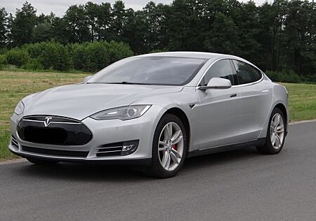 Tesla Model S 85 P PERFORMANCE