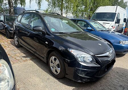 Hyundai i30 SW blue 1.6 CRDi*AUX*Klima*