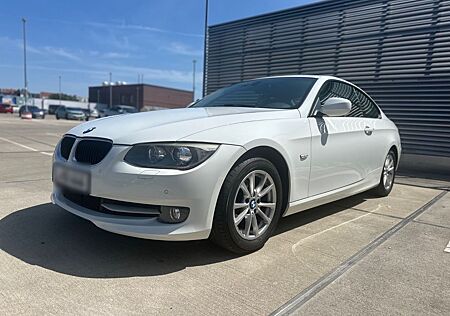 BMW 320i Coupé /Leder /Navi/Automatik/TÜV