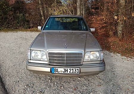 Mercedes-Benz E 200 W124