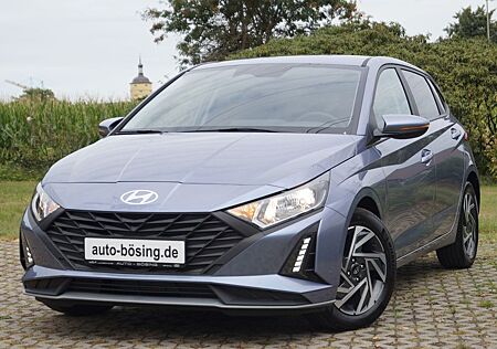 Hyundai i20 1.2 KLIMAAUTOMATIK-ALU16-NAVI-KAMERA-SHZG-