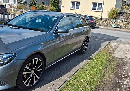 Mercedes-Benz E 220 E 220d T AVANTGARDE Autom. AVANTGARDE