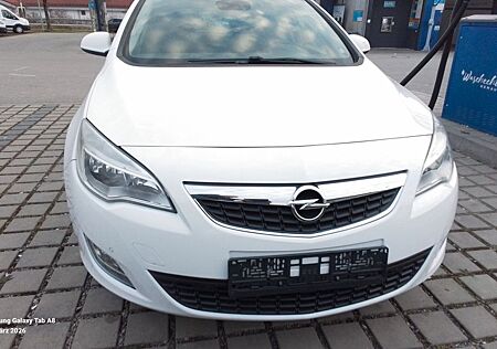 Opel Astra J Lim. 5-trg. Edition