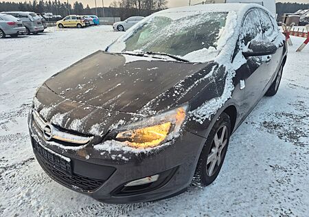 Opel Astra J Lim. 5-trg. Selection