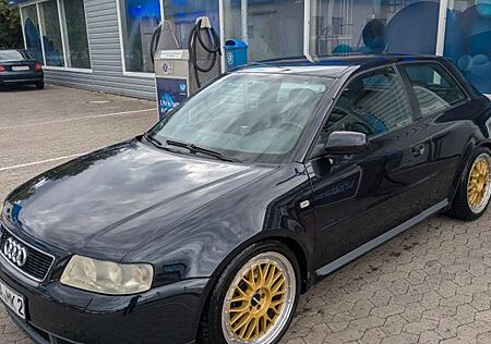 Audi S3 1.8T quattro -