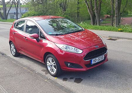 Ford Fiesta 1,25 44kW SYNC Edition rot