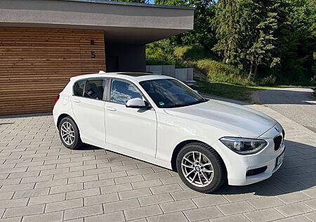 BMW 118d - Xenon, Navi, PDC