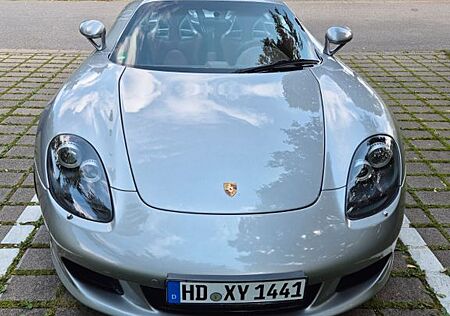 Porsche Carrera GT - -