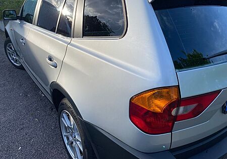 BMW X3 2.5i e83 Automatik PDC vorn+hinten AHK
