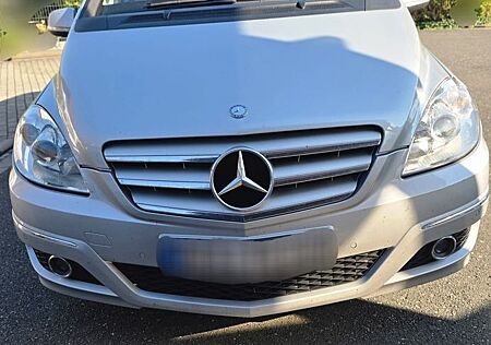 Mercedes-Benz B 200 -