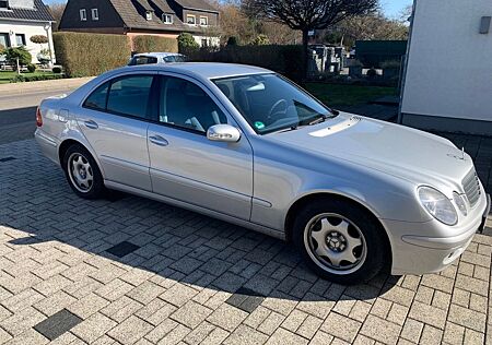 Mercedes-Benz 200 E K Classic