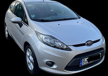 Ford Fiesta Scheckheftgepflegt & TÜV NEU