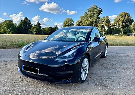 Tesla Model 3 Allradantrieb mit Dualmotor Long Ran...