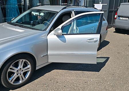 Mercedes-Benz E 200 KOMPRESSOR T AVANTGARDE TÜV bis Mai 2027