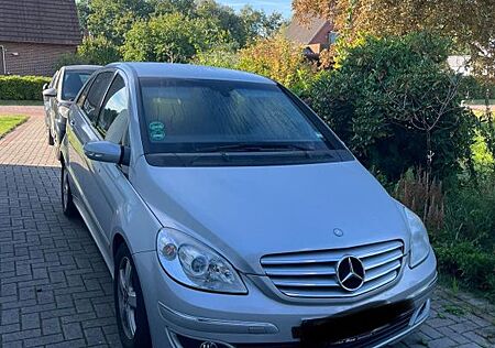 Mercedes-Benz B 200 -