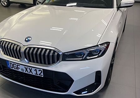 BMW 330e Touring Aut., M-Paket HeadUp Sportsitze