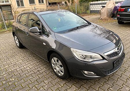 Opel Astra 1.4 Benzin 100PS mit Multimedia