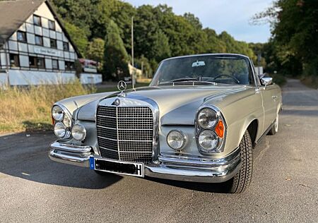 Mercedes-Benz 280 SE Cabrio W 111