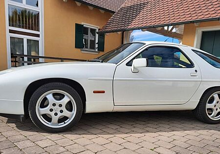 Porsche 928 S4