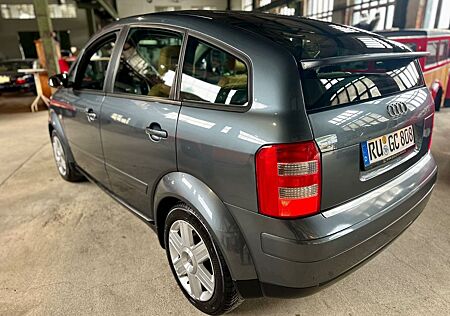 Audi A2 1.4 sehr sauber Scheckheft 75PS wenig km