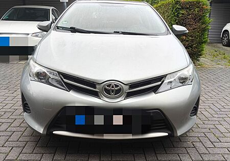 Toyota Auris 1,4-l-D-4D