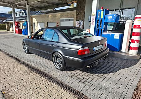 BMW M5 Back-Edition Limo .