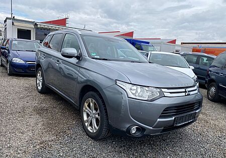 Mitsubishi Outlander Plus 2WD 7 Sitze