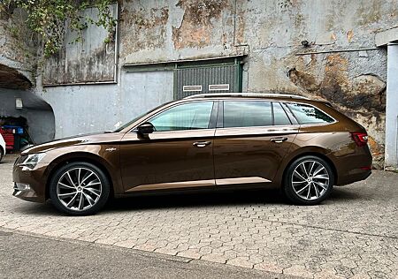 Skoda Superb Combi L&K 4x4*1.Hand*Pano*Standheiz*AHK*