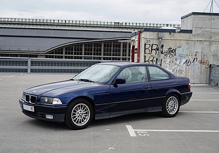 BMW 325i 325 Coupé E36 (Oldtimer)
