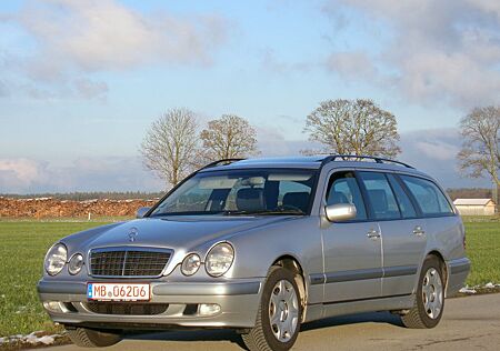 Mercedes-Benz E 270 CDI Classic W210 LEDER AHK, Service NEU!!!