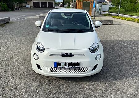 Fiat 500E Limousine 42 kWh 8-fach bereift