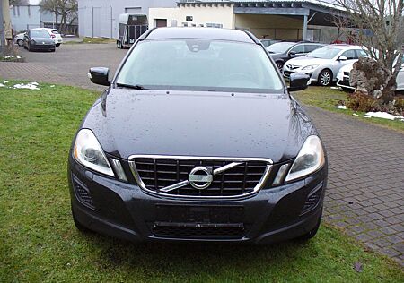 Volvo XC 60 XC60 Momentum AWD Xenon Navi AHK