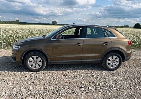 Audi Q3 2.0 TFSI quattro - AHK, SH, Bi-Xenon