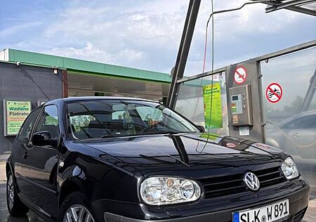 VW Golf Volkswagen 4 1.4 16V Allwetterreifen Gepflegt