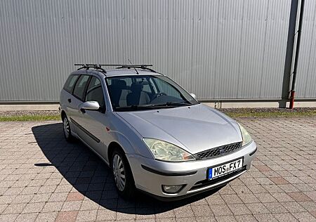 Ford Focus 1.6 Kombi, AHK - TÜV, Service, Bremsen NEU
