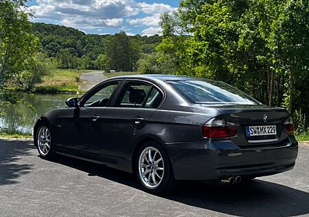 BMW 320i -