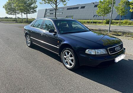 Audi A8 4.2 quattro tiptronic -