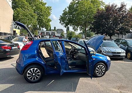 Fiat Grande Punto 1.4 16V Emotion TÜV NEU ISNPK NEU!