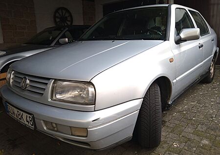 VW Vento Volkswagen 1.8 GLX Automatik