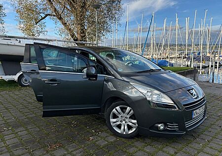 Peugeot 5008 Platinum, sehr gepflegt