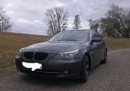 BMW 523i -