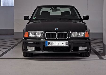 BMW 323i Coupe