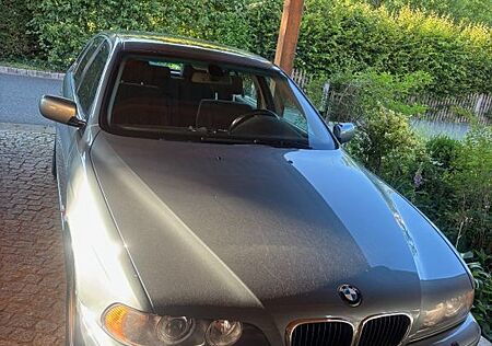 BMW 525i A - Limousine