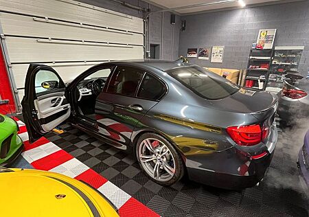 BMW M5 Drivelogic Fond-TV Night-V. Sammlung NP136500