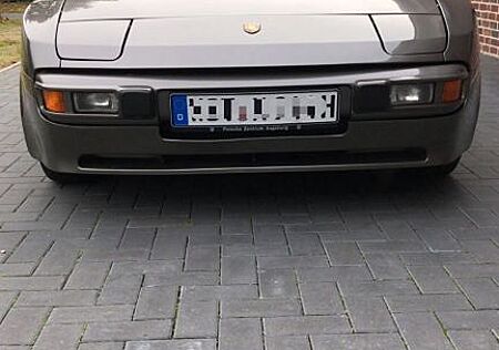 Porsche 944